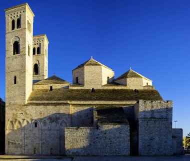 Apulia, İtalya'da Molfetta kasabası. Apulian Romanesk tarzı.
