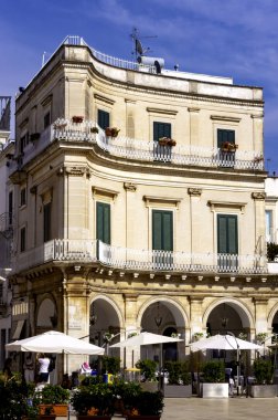 Martina Franca, Taranto-20 Ağustos 2013: detay Piazza Plebiscito, birçok turist tarafından uğrak Elagant bar ve restoranlar gözden kaçan Martina Franca yer sorumlusu