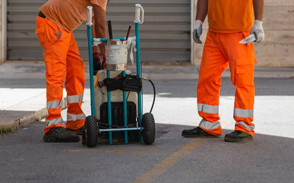 Desinficering Kackerlackor Avloppssystemet Med Sprutning Pyretroida Insekticider — Stockfoto