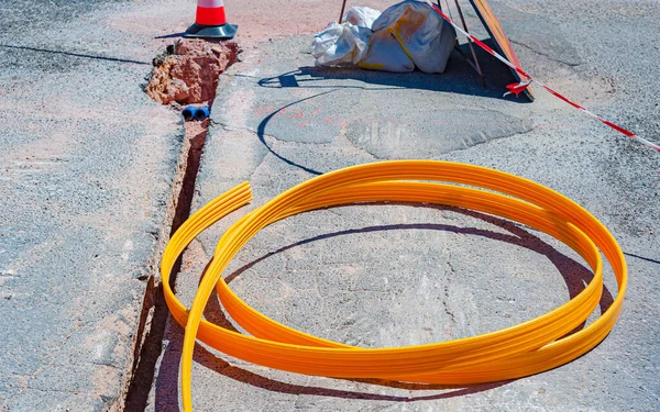 Trabajos Carretera Para Instalación Cables Fibra Óptica Para Telecomunicaciones Telemática Imagen De Stock