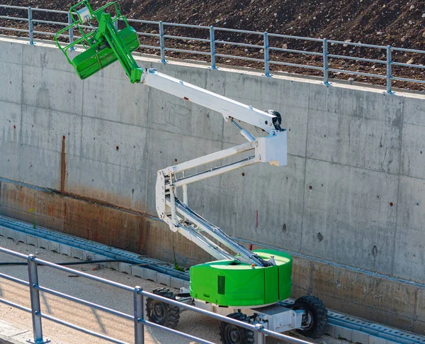 Plataforma Aérea Autopropulsada Articulada Con Motor Diesel Utilizado Construcción Una Fotos De Stock