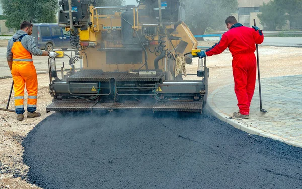 Trabajador Regular Pavimentadora Orugas Asfalto Por Que Calienta Temperaturas Superiores Imagen De Stock