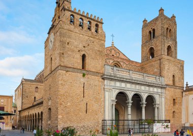Monreale Katedrali, Norman mimarisinin en büyük örneklerinden biridir, Sicilya, İtalya