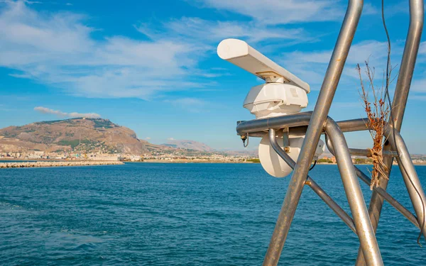 Antenna Delle Navi Sistema Navigazione Cielo Blu Chiaro — Foto Stock