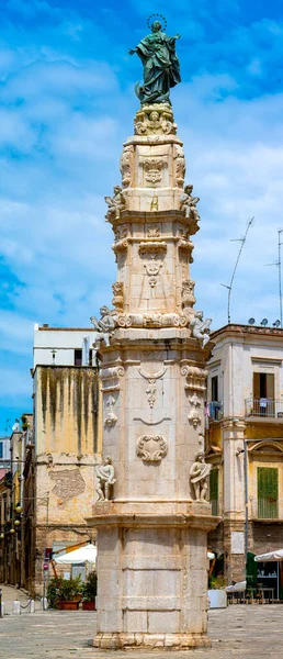 Bitonto Włochy Maja Obelisk Placu Katedralnym Zwany Kolumną Czarnych Aniołów — Zdjęcie stockowe