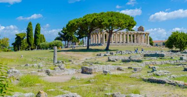 Paestum - UNESCO Dünya Mirası Alanı, dünyanın en iyi korunmuş antik Yunan tapınaklarından bazılarına sahip, İtalya.