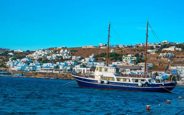 Uma Vista Porto Mykonos Com Barcos Ilhas Cyclades Grécia — Fotografia de Stock