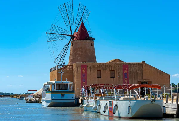 Trapani Talya Ağustos 2016 Imbarcadero Salina Infersa Turistleri Mozia Sicilya — Stok fotoğraf