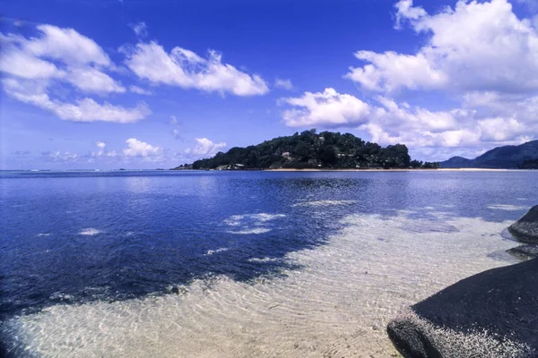 Tropischer Strand Mit Palmen Auf Der Runden Insel Ste Anne — Stockfoto