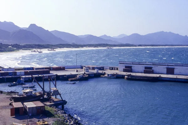 Taolagnaro veya Fort Dauphin liman