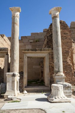 Sit alanı Leptis Magna, Libya - 10/30/2006: Forum, şiddetli içinde Antik Roma şehir, Leptis Magna.