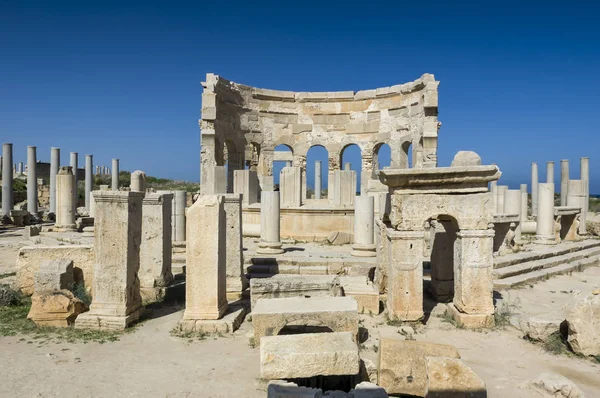 Sit alanı Leptis Magna, Libya - 10/30/2006: pazarı içinde Antik Roma şehir, Leptis Magna.