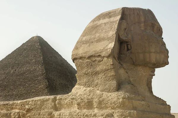 エジプト 2008 スフィンクスとクフ王 カフラー王のピラミッド ギザの遺跡 エジプト — ストック写真