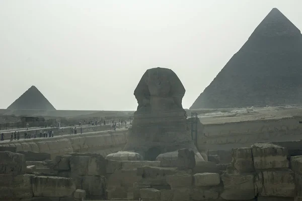 Giza Egipto Abril 2008 Esfinge Pirámides Keops Khafre Sitio Arqueológico — Foto de Stock