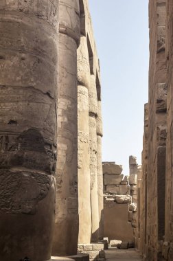 Luxor, Mısır - 15 Nisan 2008: Büyük Hipostil salon Amun Tapınağı Karnak, Luxor, Mısır'ın