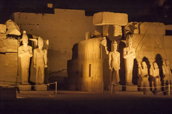 Karnak gece karmaşık