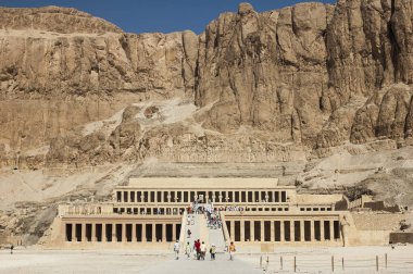 Luxor, Mısır - 16 Nisan 2008: turist başına, Luxor, Mısır tapınağı ziyaret