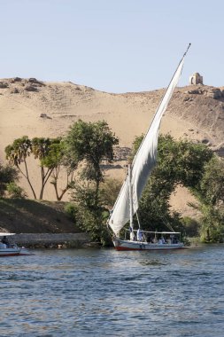 Abu Simbel, Aswan, Mısır - 18 Nisan 2008: Feluccas - Nil Nehri, Mısır geleneksel Mısır teknede.