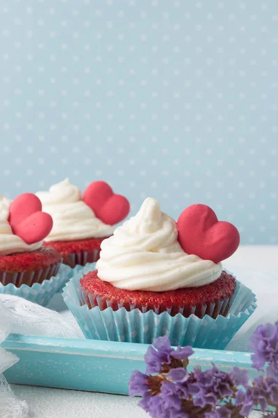 Red Velvet Heart Cupcakes Cream Cheese Frosting Red Heart Valentine — Stock Photo, Image