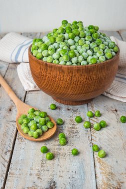 Taze donmuş bezelyeler. Sebze yemek geçmişi sağlıklı vejetaryen doğal yemeği.