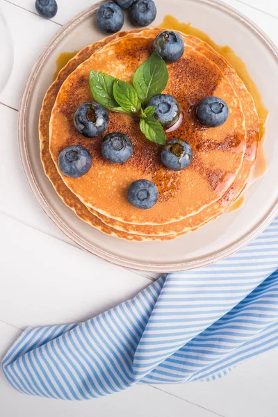 Pfannkuchen Mit Frischem Blaubeer Und Karamellsirup Ansicht Von Oben — Stockfoto