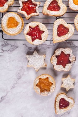 Noel kurabiyeleri mermer yüzeyi düz yatırın