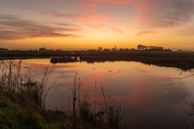 Gün batımı görünümü'Ria de Aveiro, Ovar, Portekiz