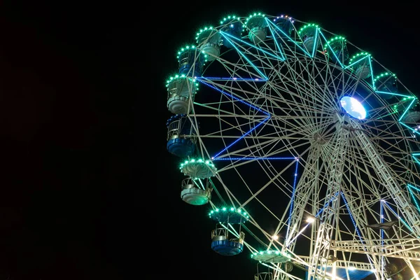Färgglad Randig Ljus Belysta Spinning Pariserhjul Mot — Stockfoto