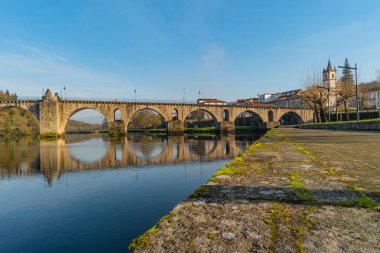 Antik Roma Köprüsü, Ponte da Barca, Kuzey Portekiz eski Portekizli Köyü.