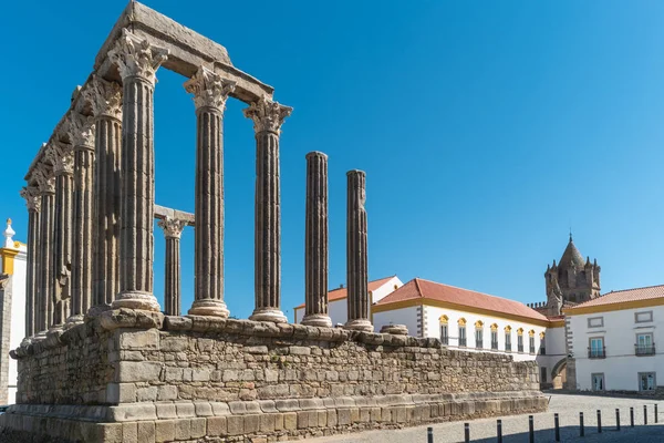 Architektonický detail římského chrámu Evory v Portugalsku nebo chrámu Diany. Je zapsána na seznamu světového dědictví UNESCO — Stock fotografie