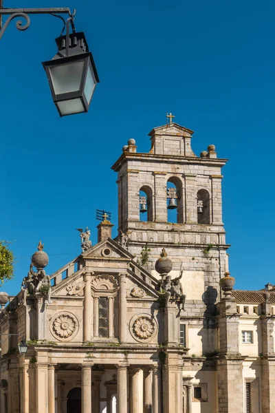 Фасад церкви Igreja da Graca в Эворе. Португалия, Алентежу — стоковое фото