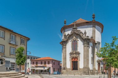 Arcos De Valdevez, Portekiz - Mayıs 2019: Arcos de Valdevez köyünün tarihi merkezindeki Lapa Kilisesi'nin görünümü