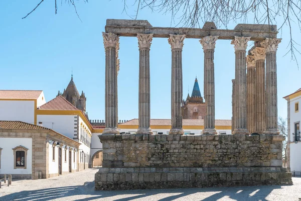 Architektonický detail římského chrámu Evory v Portugalsku nebo Dianu. — Stock fotografie