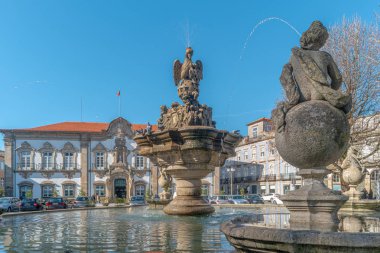 Braga, Portekiz - Circa Şubat 2019: Praca do Muni Çeşmesi