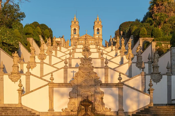 Santuário do Bom Jesus do Monte (também conhecido como Santuário do Bom Jesus de Braga) está localizado na freguesia de Tenoes, na cidade, concelho e distrito de Braga, Portugal. — Fotografia de Stock