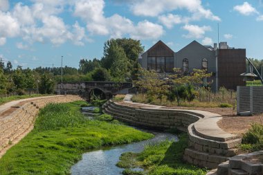 Moliceiro, Portekiz 'in Ria de Aveiro şehrinde yüzen teknelerdir. Bu gemiler başlangıçta molico (tarım için toplanan sualtı bitki örtüsü) koleksiyonu için kullanılmasına karşın, şu anda daha çok turizm amaçlı olarak kullanılmaktadır..