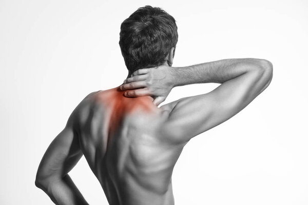 Голый мужчина на спине. Боль в шее
.