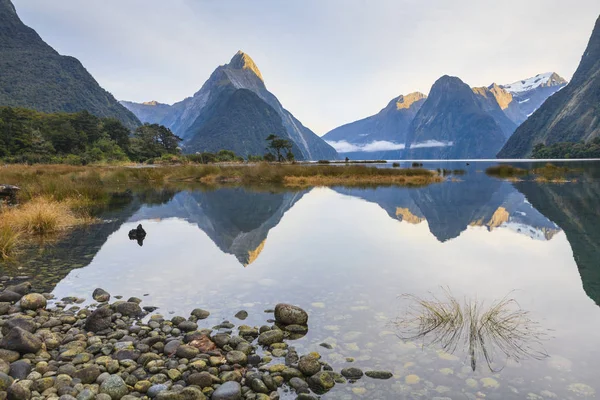 Mitre tepe, Milford ses, Fiordland, Yeni Zelanda'erken Morni — Stok fotoğraf
