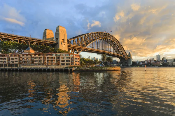 Sydney Harbour Bridge Avustralya muhteşem erken sabah ışık — Stok fotoğraf