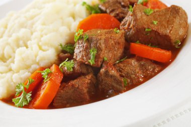 Havuç ve patates püresi ile güveç