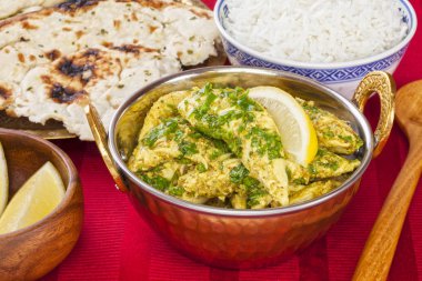 Tavuk köri pirinç ve Naan