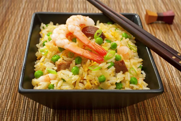 Arroz frito de Yangchow especial de comida china — Foto de Stock