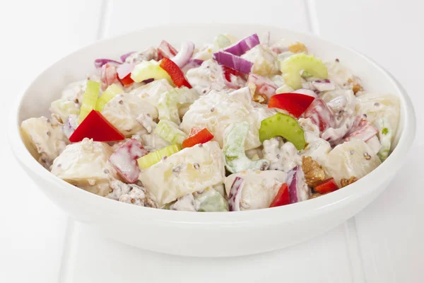 Ensalada de patata sobre blanco — Foto de Stock