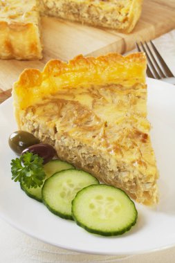 Soğan kiş ve salata