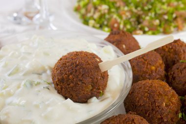 Falafel Tzatziki ve Tabbouleh