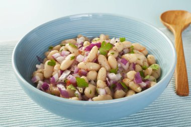 Fasulye salata bir kase