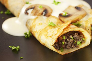 Mantar krep ile doldurulmuş krep