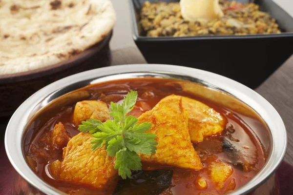 Madras frango Curry indiano pão Naan Dhal Dal comida refeição — Fotografia de Stock