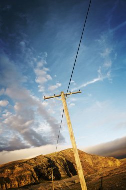 elektrik direkleri ile peyzaj