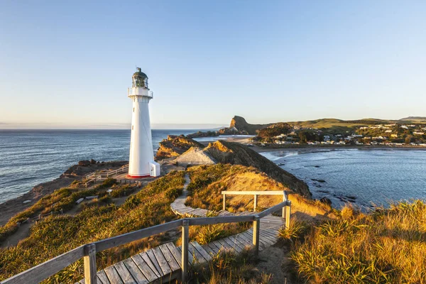 Faro de Castlepoint al amanecer, Nueva Zelanda — Foto de Stock